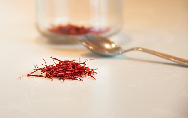 saffron face pack for skin whitening