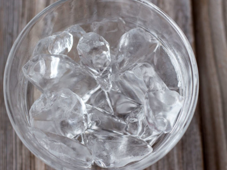 4 Simple Ice cube recipes for Glowing Skin - Skin Disease Remedies