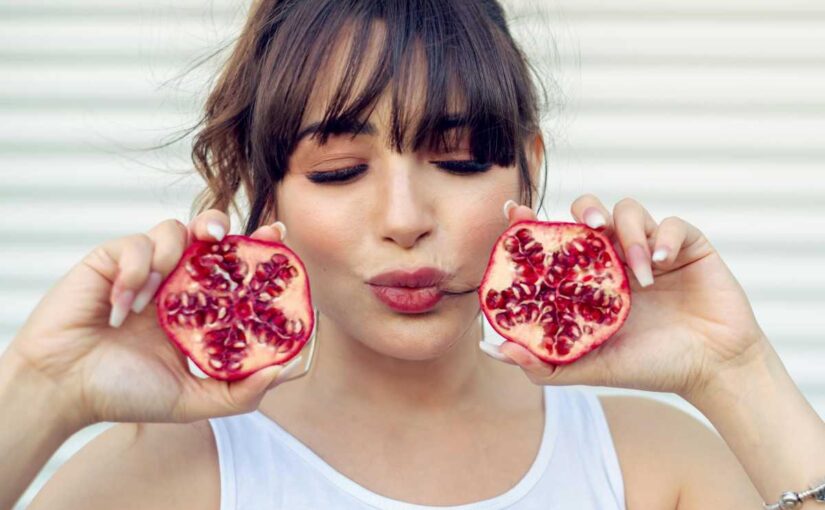 11 Must-Try Easy Homemade Pomegranate Face Packs