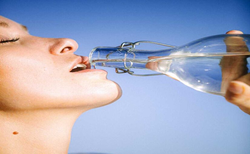 How Drinking Water Helps Your Skin: Benefits and Tips